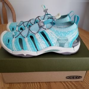 Keen sandles/water shoes